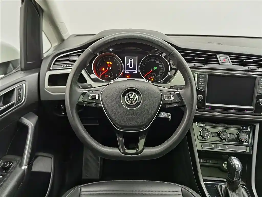 Volkswagen Touran 2019 — фото 11