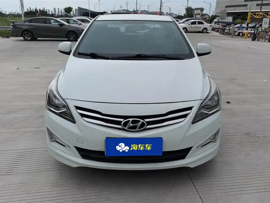 Hyundai Verna 2015