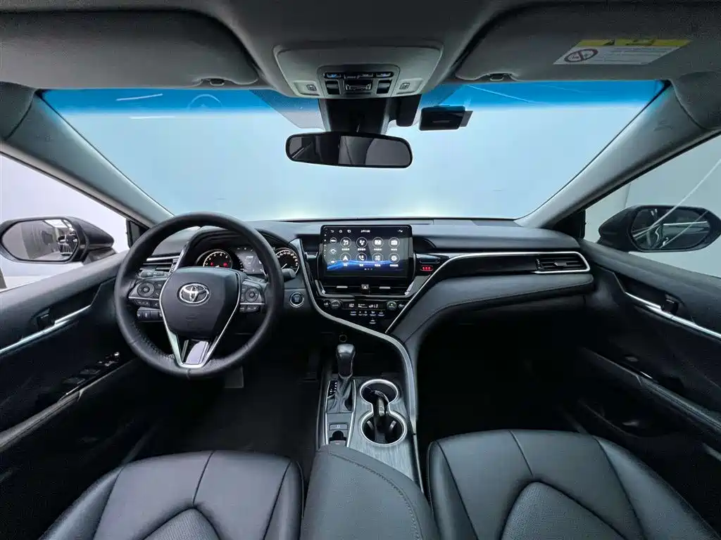 Toyota Camry 2023 — фото 30