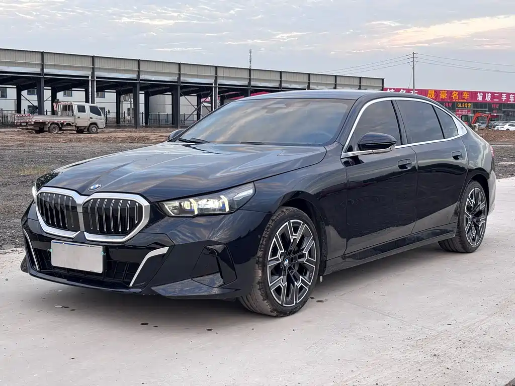 BMW 5 Series 2024 — фото 1