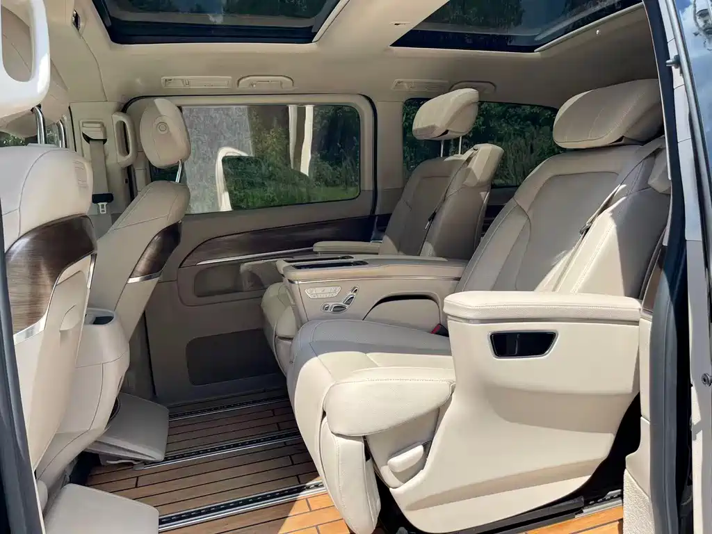 Mercedes-Benz V-Class 2022 — фото 10