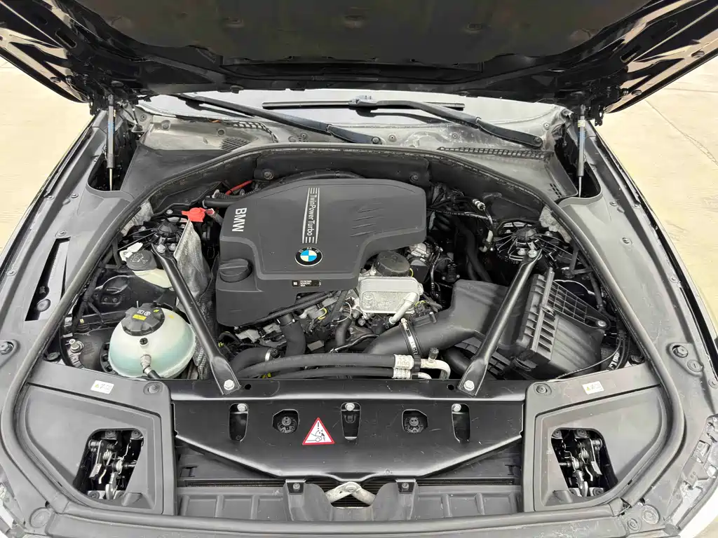 BMW 5 Series 2016 — фото 21