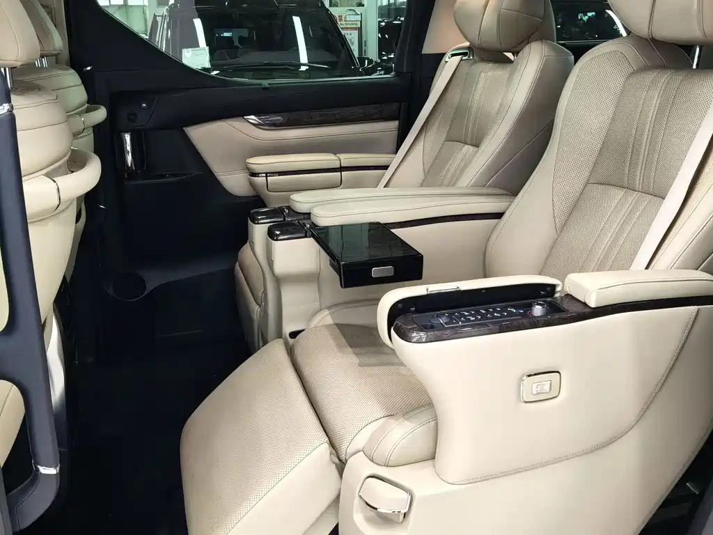 Toyota Alphard 2022 — фото 7