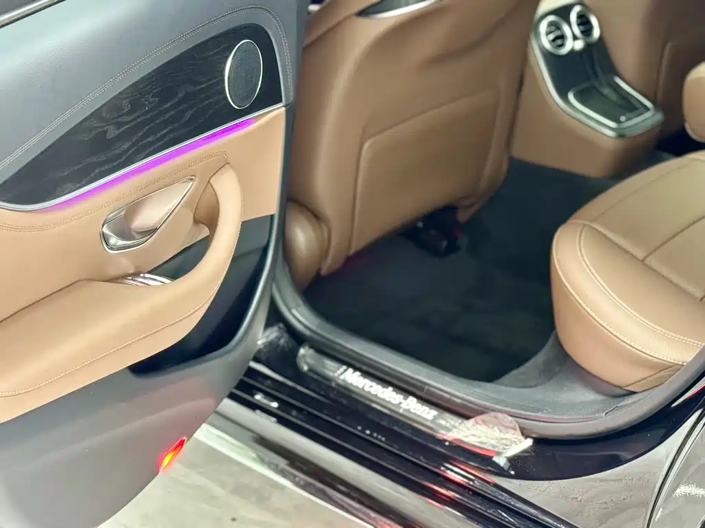Mercedes-Benz E-Class 2023 — фото 18