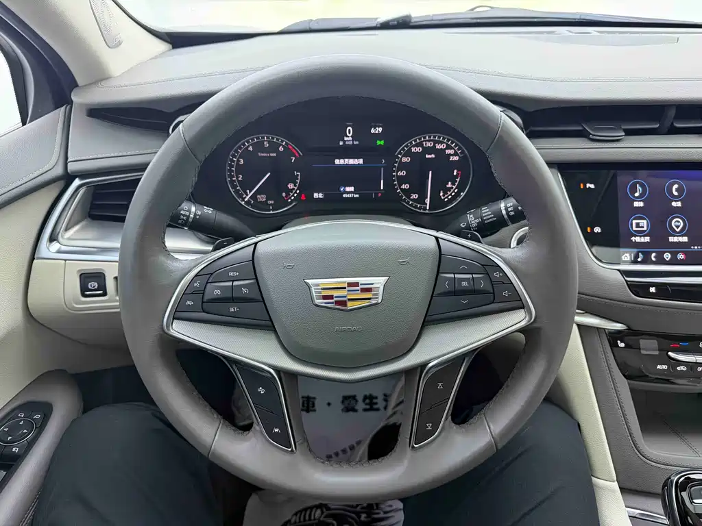 Cadillac XT5 2023 — фото 10