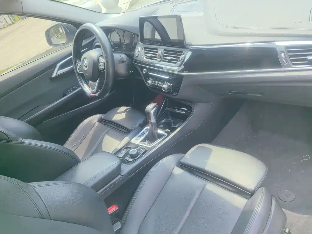 BMW 1 Series 2017 — фото 16