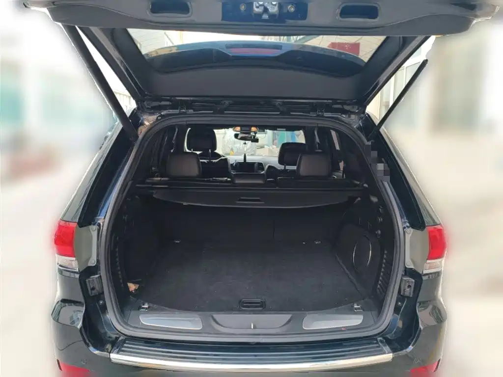 Jeep Grand Cherokee 2019 — фото 10