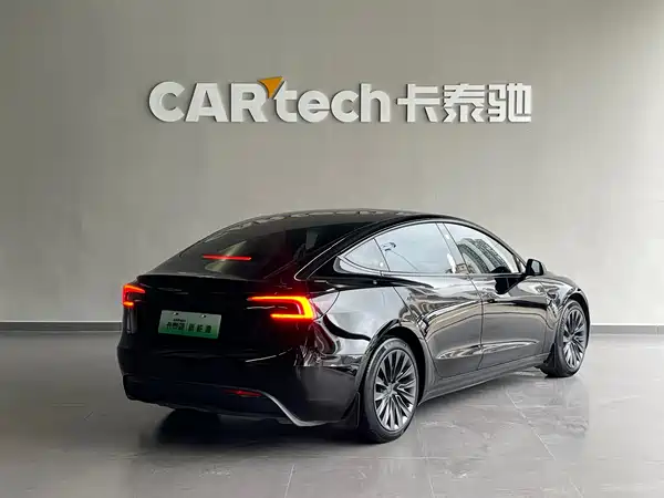 Tesla Model 3 2024