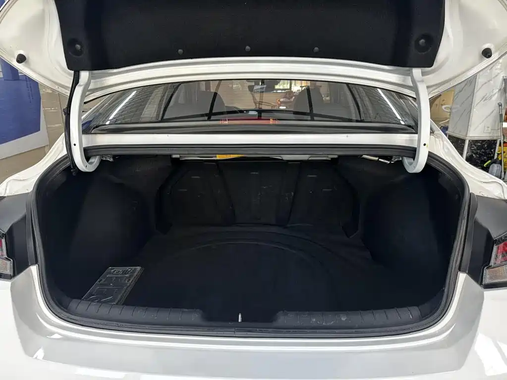 Hyundai Elantra 2022 — фото 25