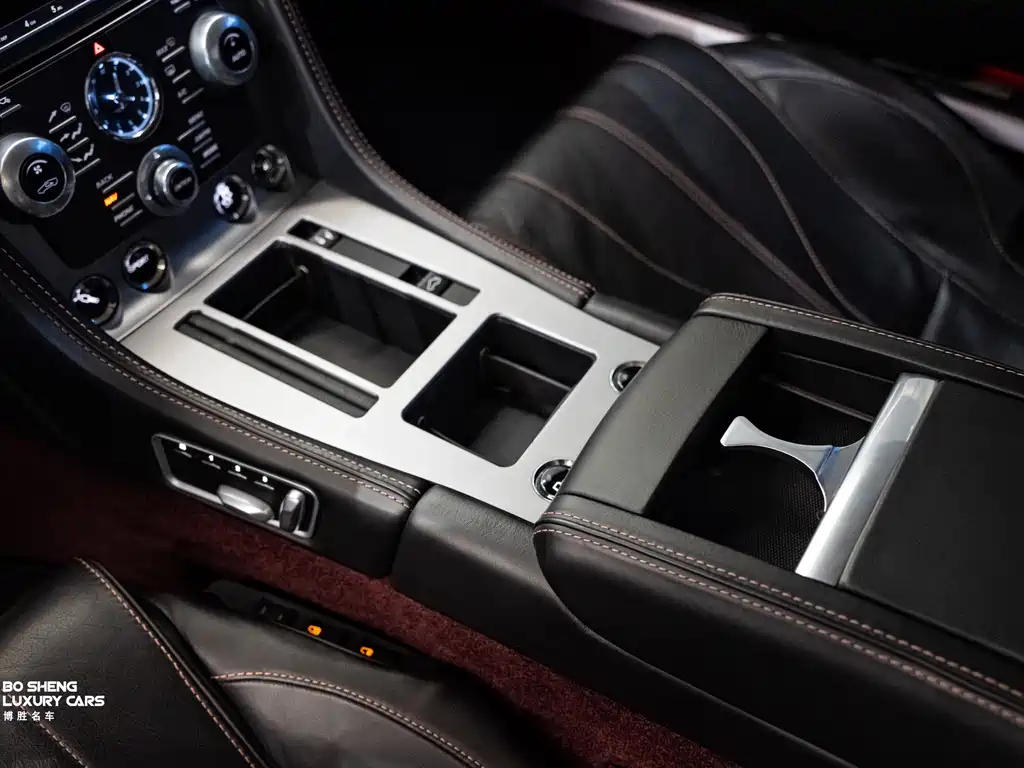 Aston Martin Virage 2016 — фото 33