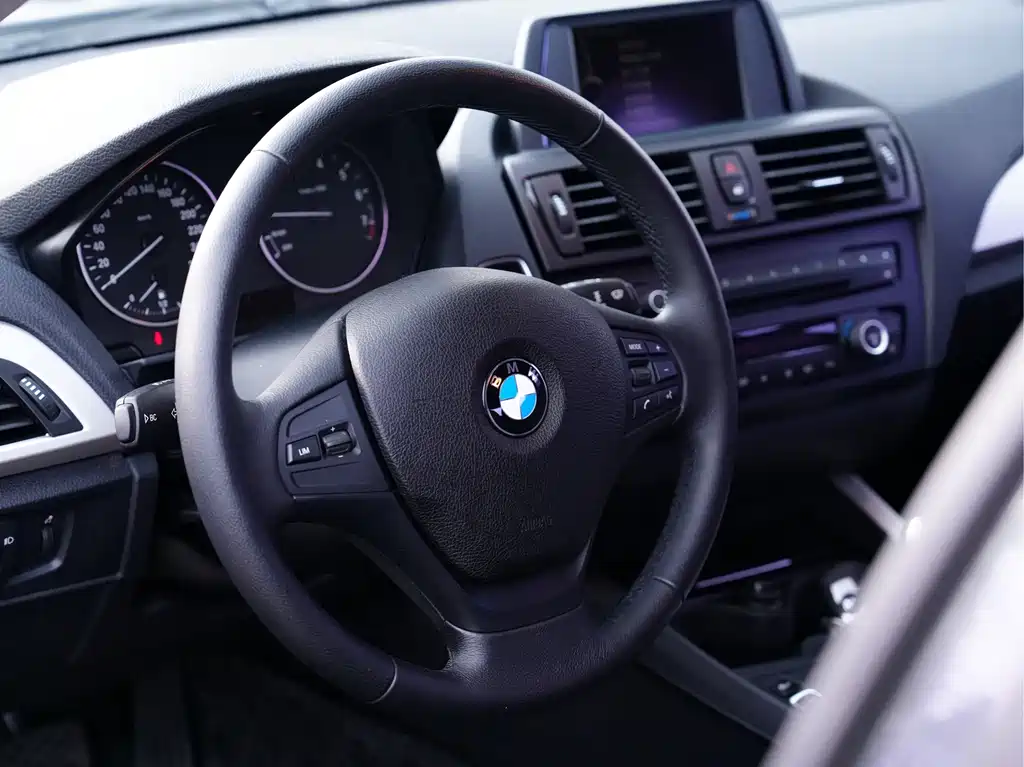BMW 1 Series 2012 — фото 12