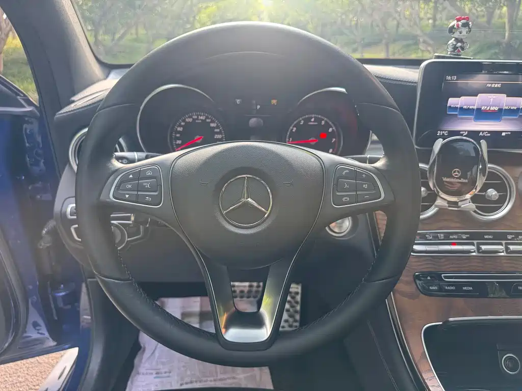 Mercedes-Benz GLC 2018 — фото 16