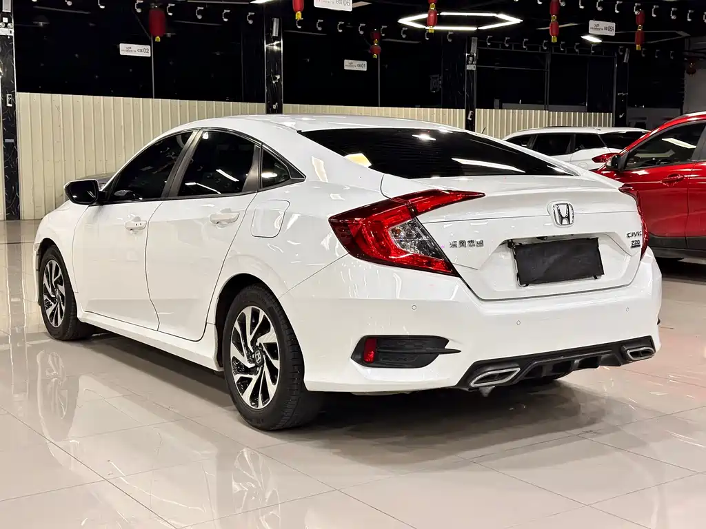 Honda Civic 2018 — фото 9