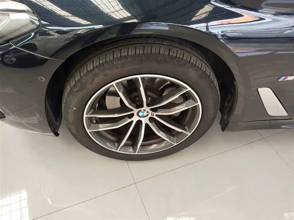 BMW 5 Series 2023 — фото 23