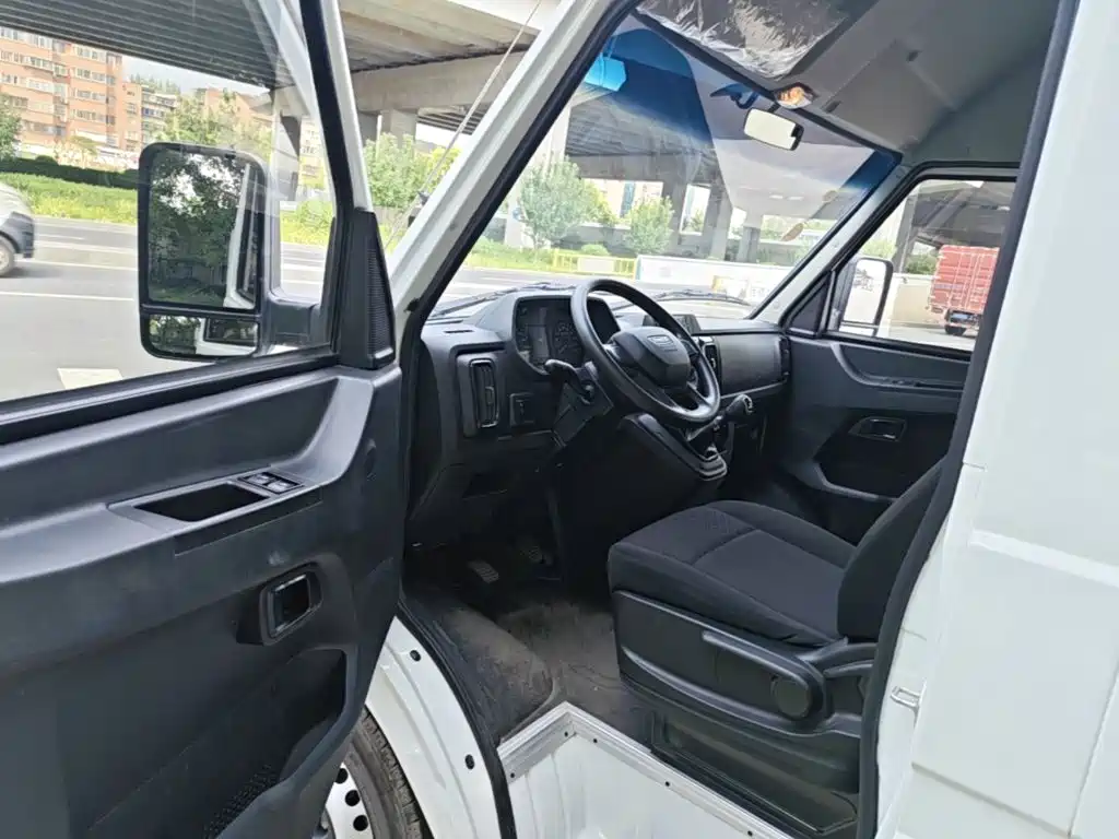 Iveco Proud 2024 — фото 16
