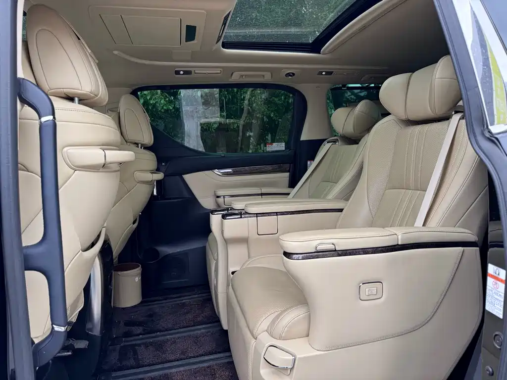 Toyota Alphard 2022 — фото 12