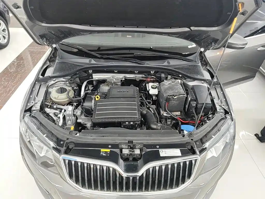 Skoda Octavia 2017 — фото 20