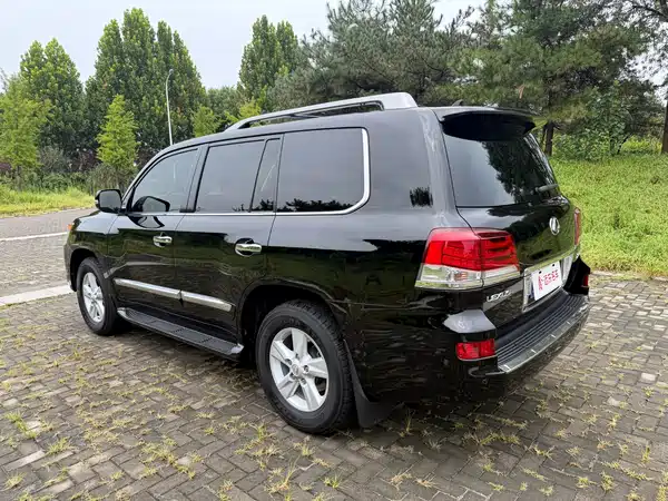 Lexus LX 2013