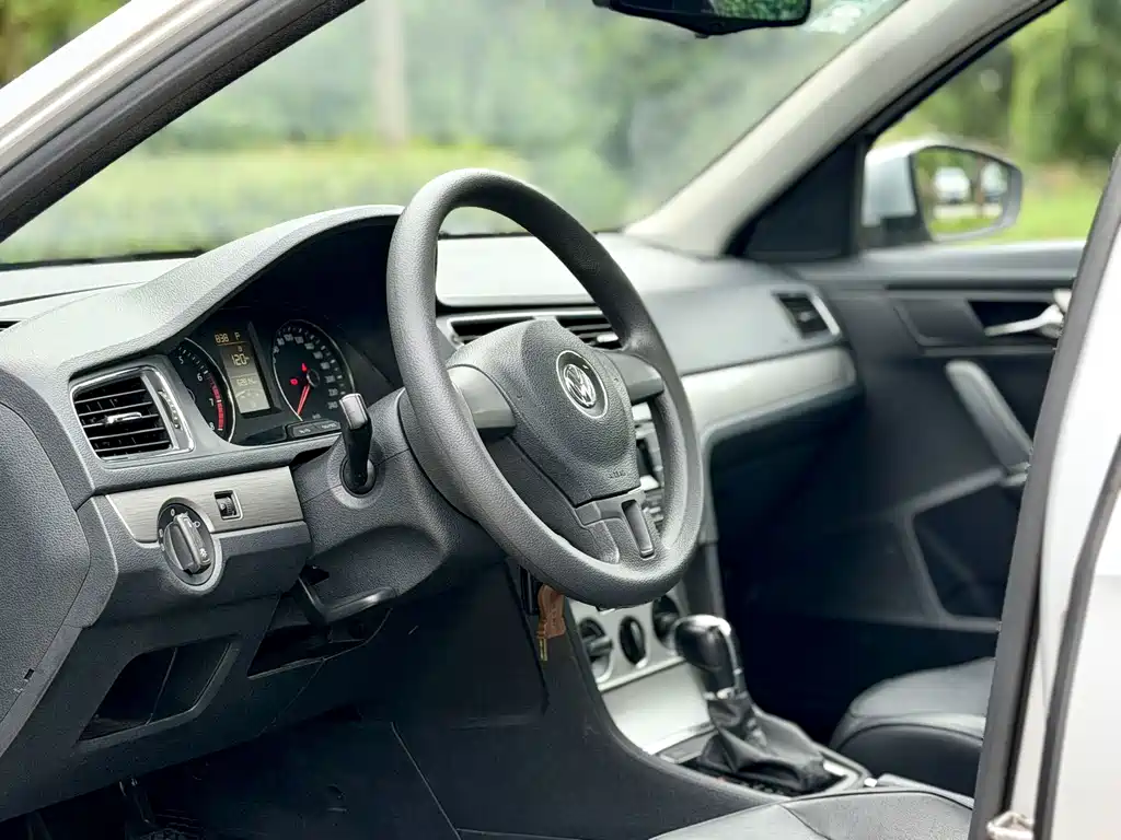 Volkswagen Lavida 2015 — фото 10