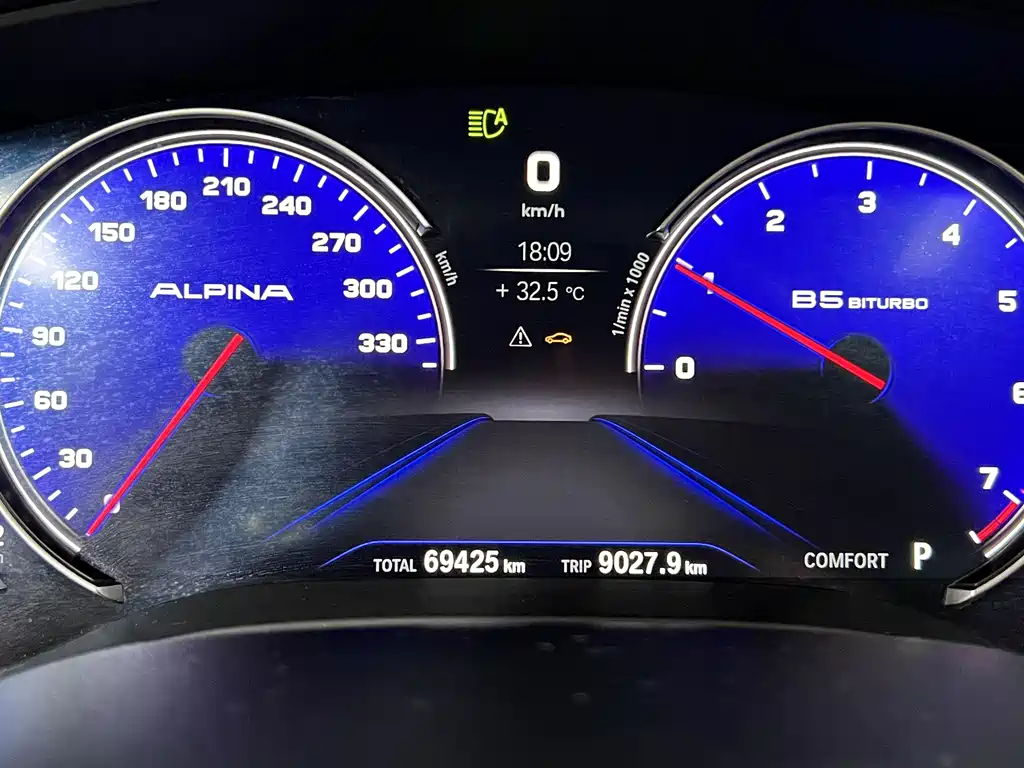 BMW 5 Series 2018 — фото 10