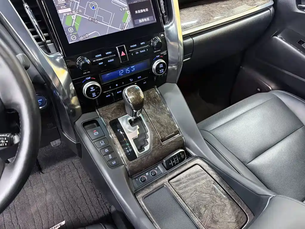 Toyota Vellfire 2022 — фото 17