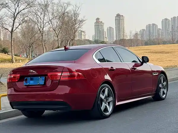 Jaguar XE 2015