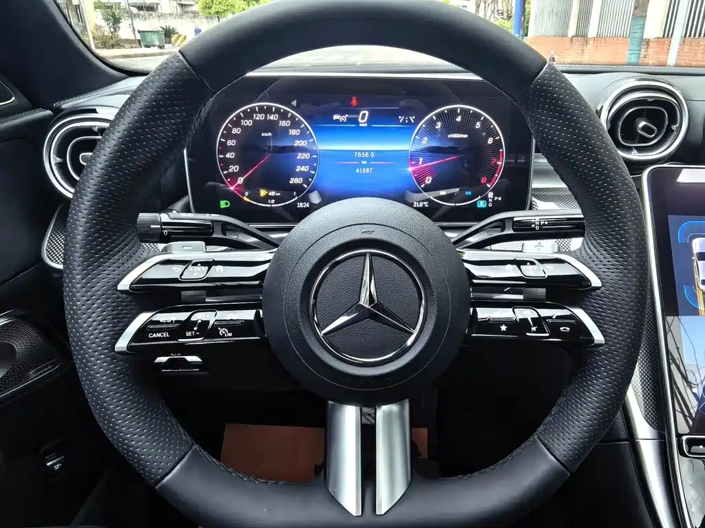 Mercedes-Benz C-Class 2023 — фото 9