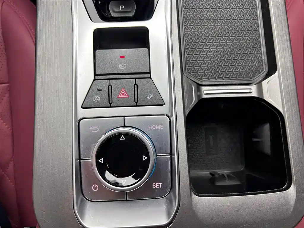 Jetour Jietu X70 PLUS 2024 — фото 10