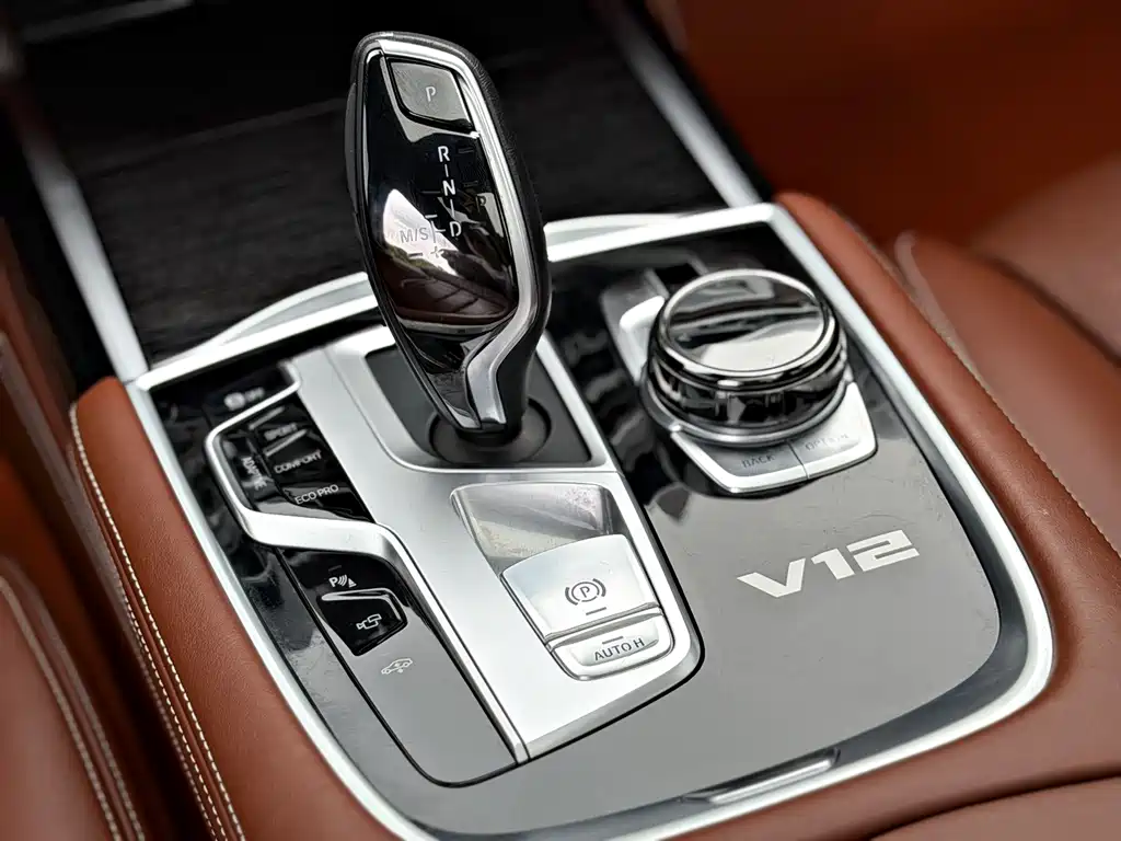 BMW 7 Series 2017 — фото 11