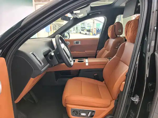 Li Auto L8 2025