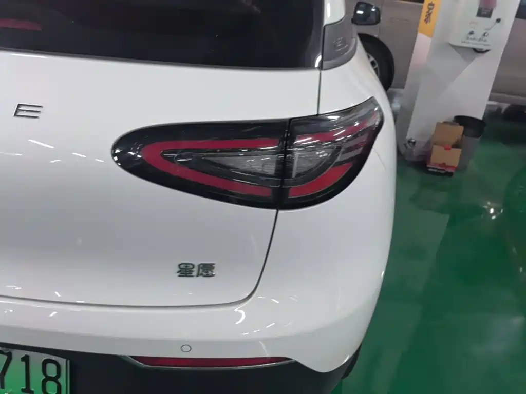 Geely Galaxy Starwish 2025 — фото 8