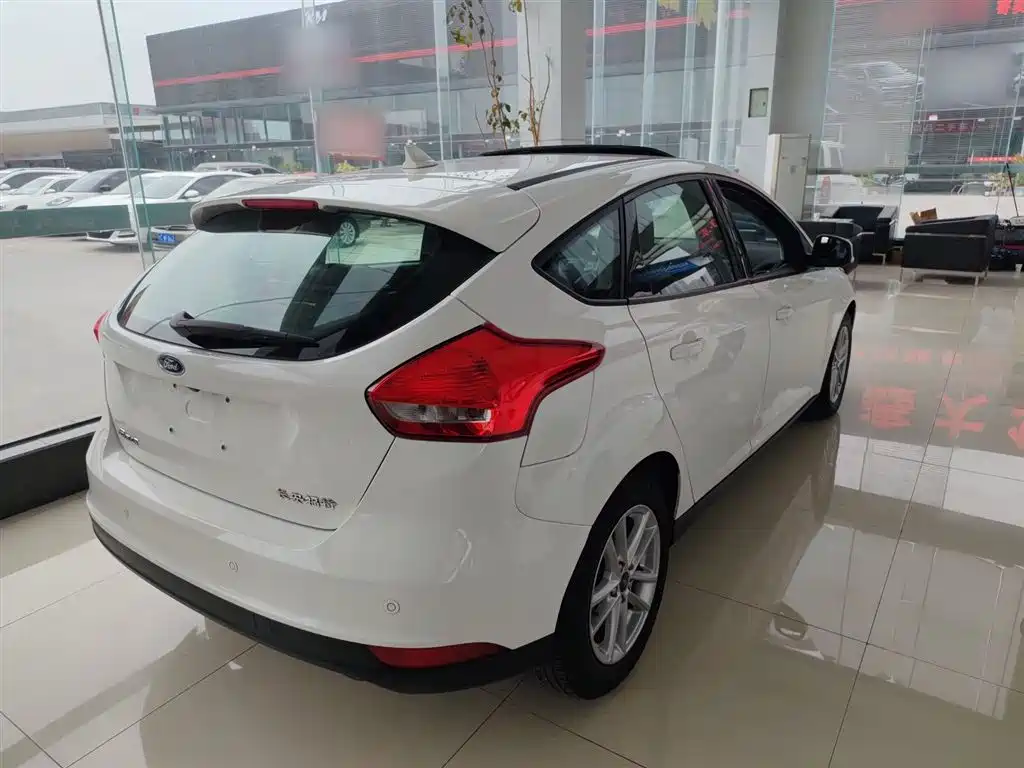 Ford Focus 2018 — фото 7
