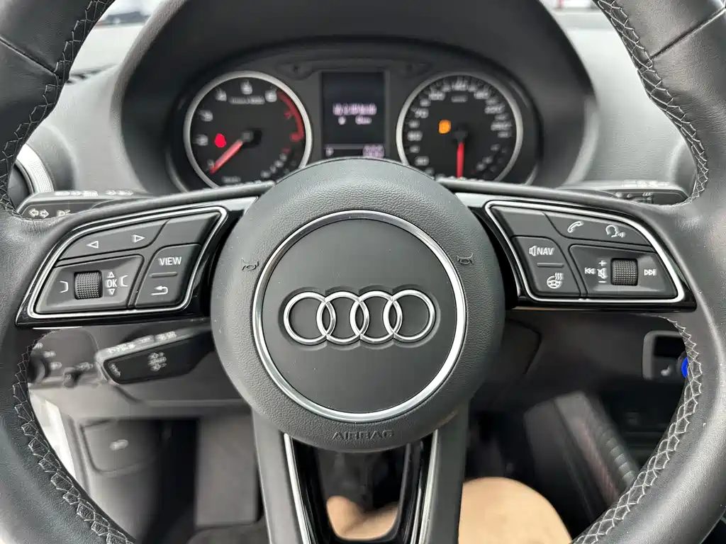 Audi Q2L 2022 — фото 14