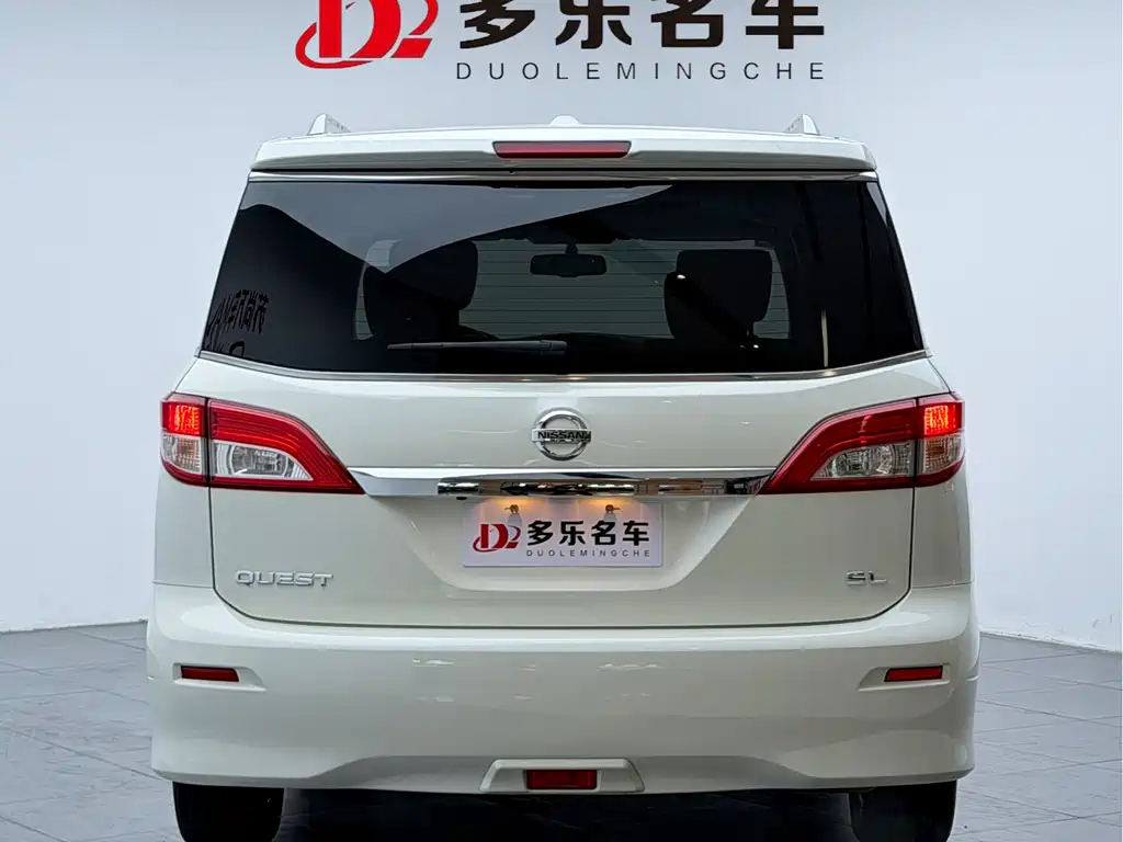 Nissan Quest 2017 — фото 3
