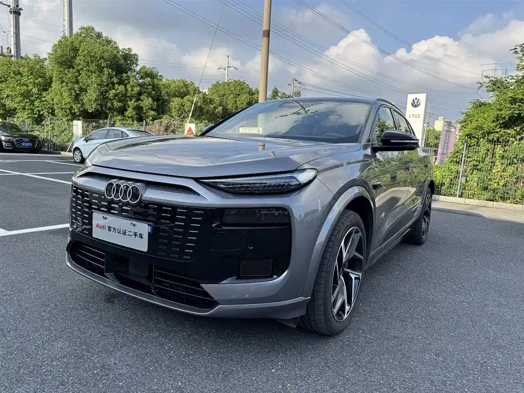 Audi Q6L E-Tron 2025 — фото 1