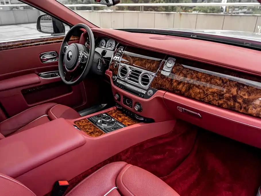 Rolls-Royce Ghost 2019 — фото 14