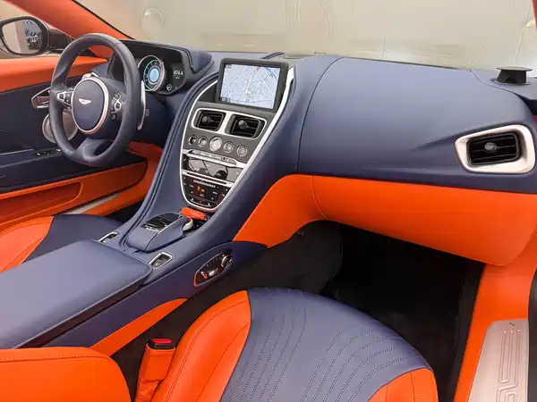 Aston Martin DB11 2019