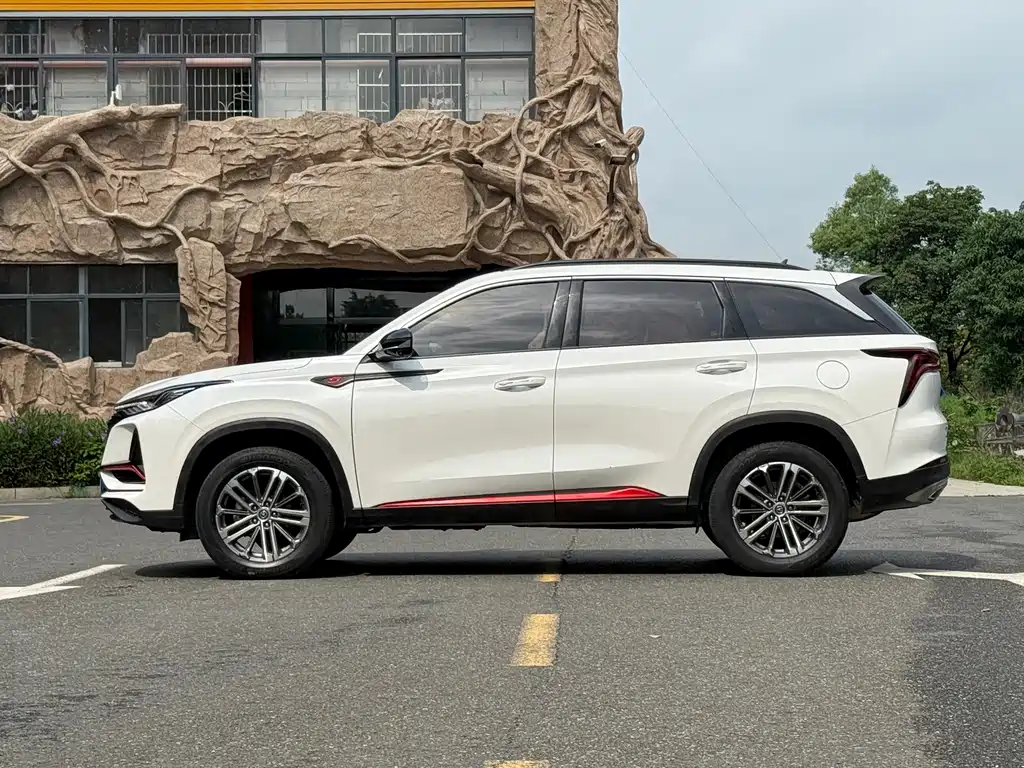 Changan CS75PLUS 2022 — фото 4