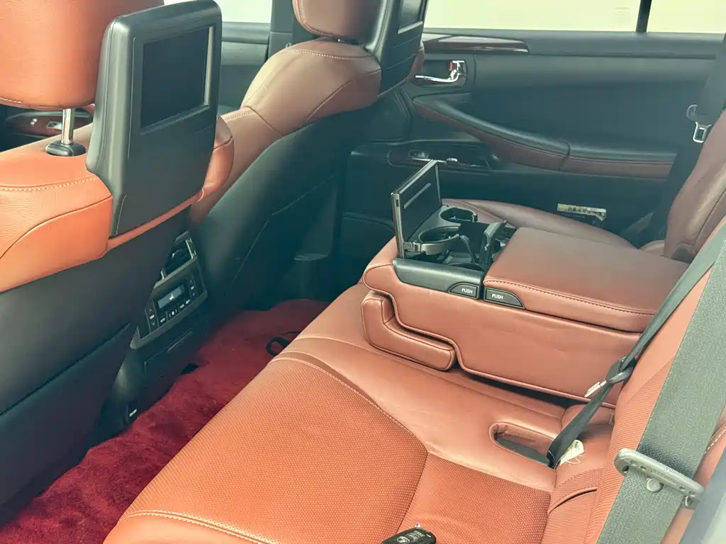 Lexus LX 2016 — фото 16
