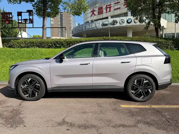 Volvo XC70 Plug-In Hybrid 2025