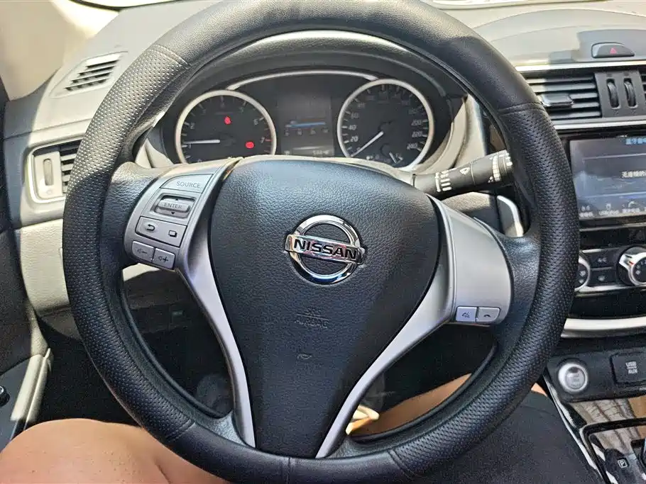 Nissan Tiida 2016 — фото 15