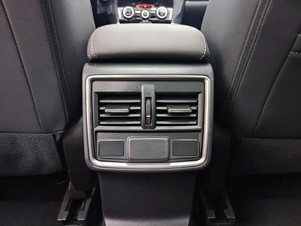 Subaru Forester 2022 — фото 12