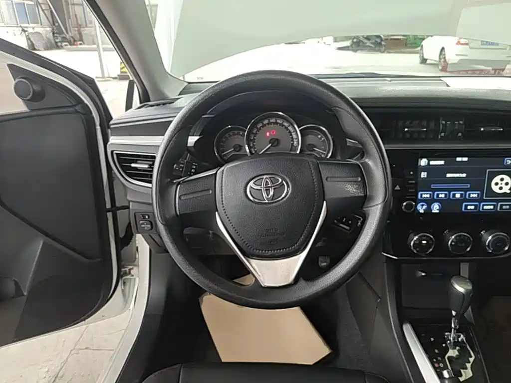 Toyota Corolla 2015 — фото 11