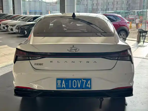 Hyundai Elantra 2022