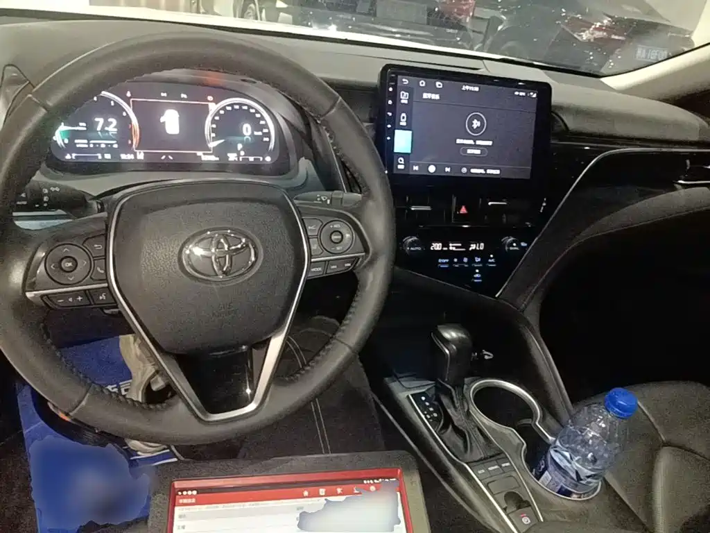Toyota Camry 2023 — фото 10