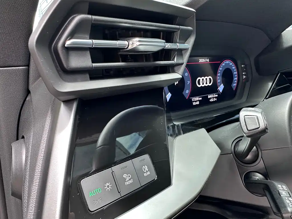 Audi A3 2023 — фото 17