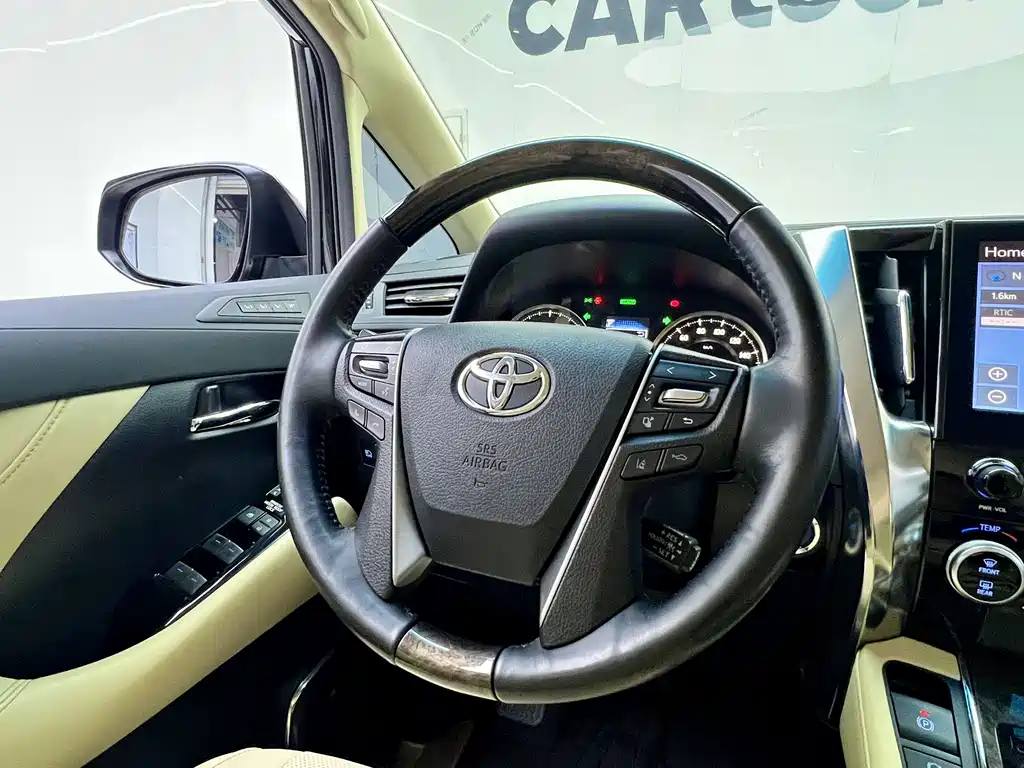 Toyota Alphard 2023 — фото 31