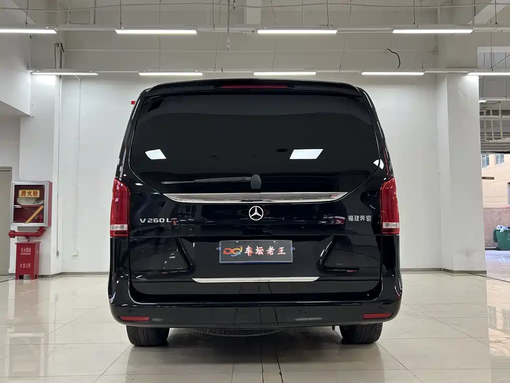 Mercedes-Benz V-Class 2023 — фото 8