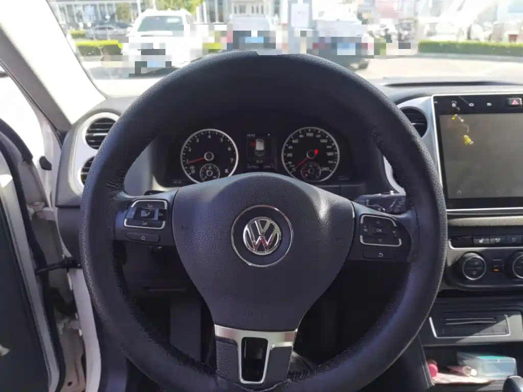 Volkswagen Tiguan 2015 — фото 3