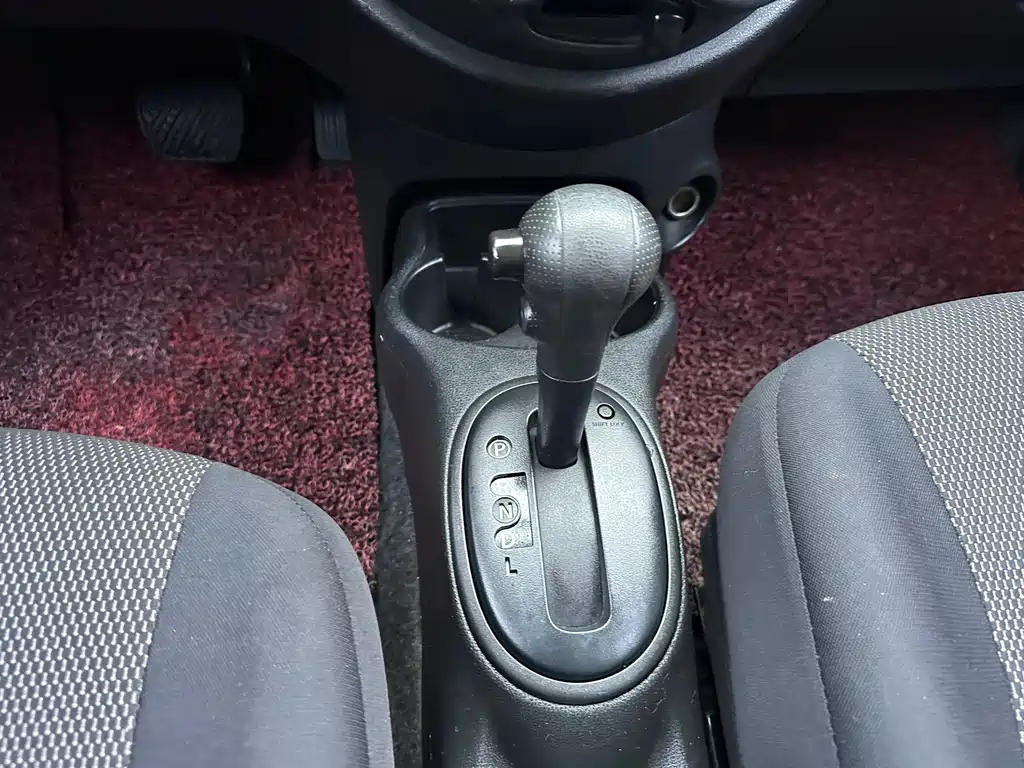 Nissan Sunny 2012 — фото 10